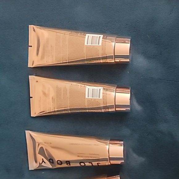 J Lo body cream - Picture 2 of 3